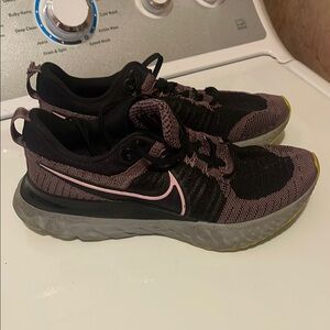 Nike Black and Purple Athletic Shoes with Cushioned Sole